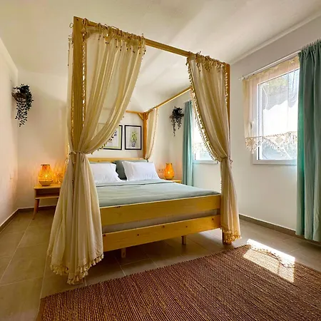Hotel Monk Island *